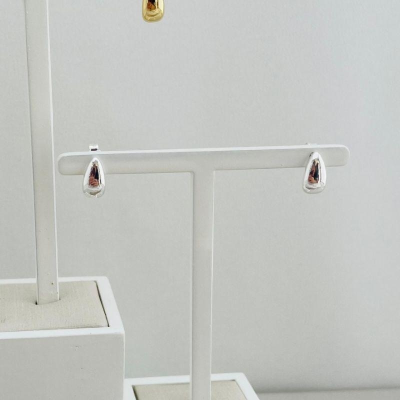 07.2634.0.S - Brinco de formato gota lisa em tarraxa