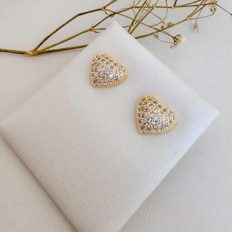 07.2699.1.O - Brinco de coração grande abaloado cravejado