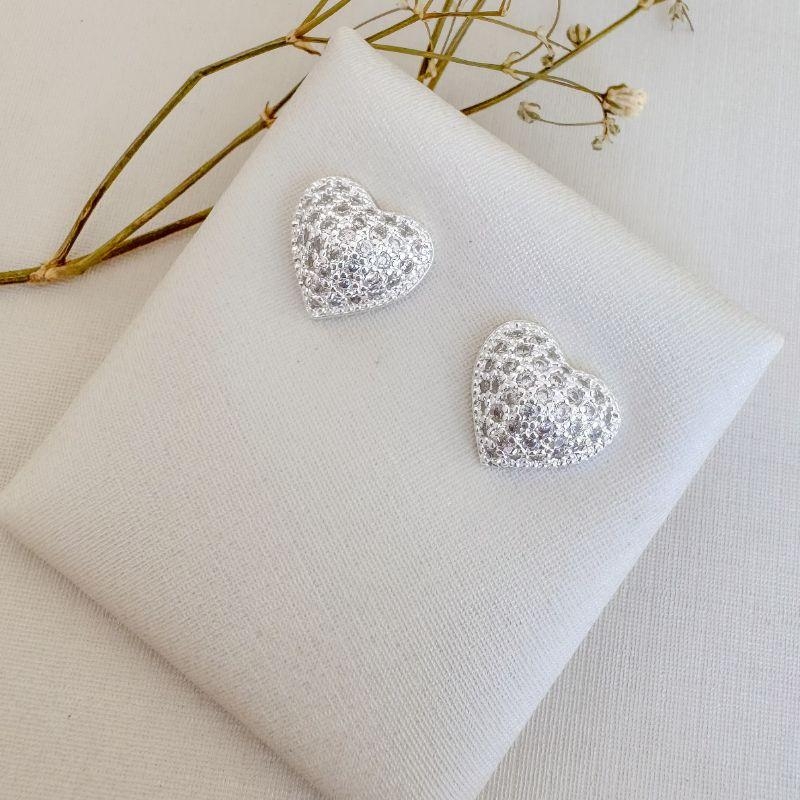 07.2699.1.S - Brinco de coração grande abaloado cravejado