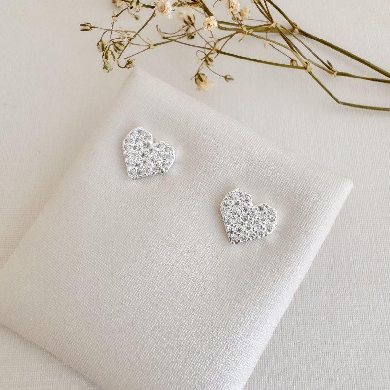 07.2706.1.S - (Tam.G) Brinco coração cravejado de borda reta