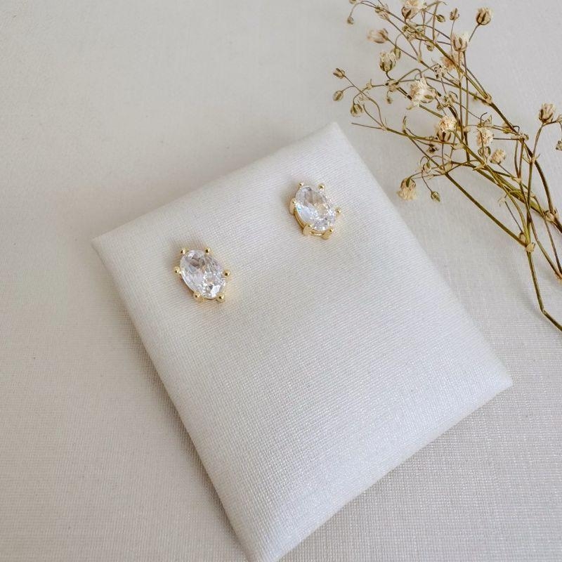 07.2712.1.O - (Tam.P) Brinco de ponto de luz oval em cravação seis garras