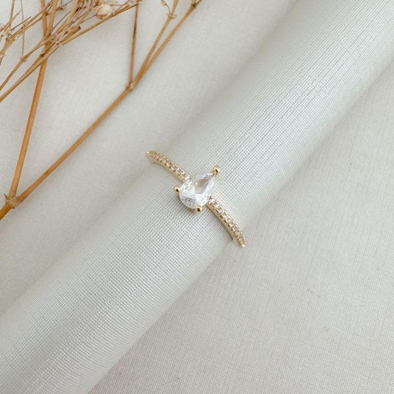 03.2447.1.O - (14) Anel solitário de gota com aro cravejado