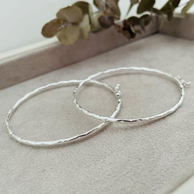 04.0193.0.S - Bracelete de tubo com efeitos orgânicos oval