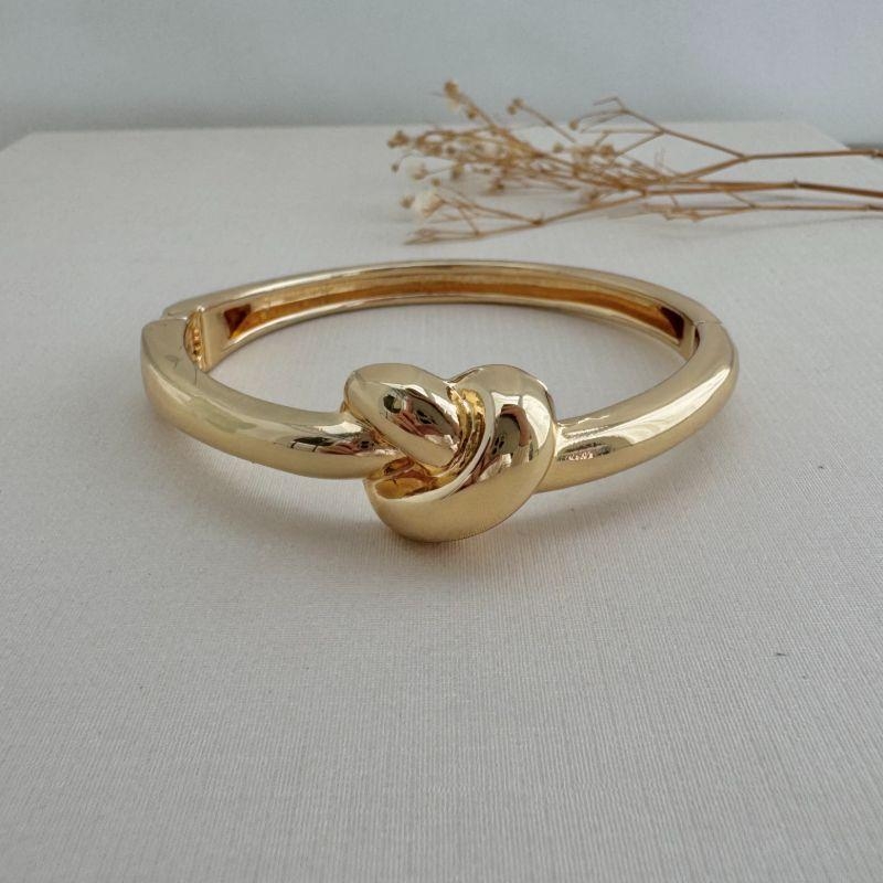 04.0203.0.O - Bracelete liso com nó grande central