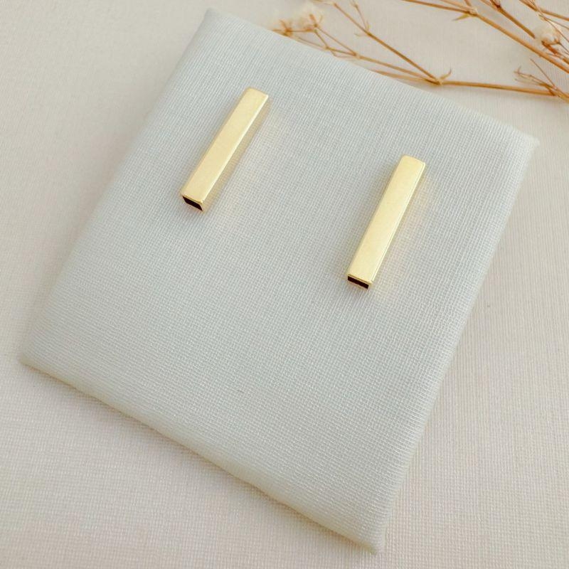 07.2763.0.O - Brinco de tubo quadrado longo liso simples