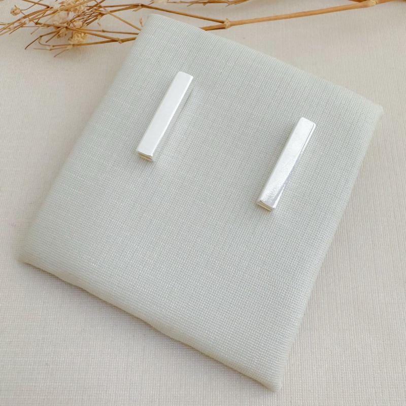 07.2763.0.S - Brinco de tubo quadrado longo liso simples