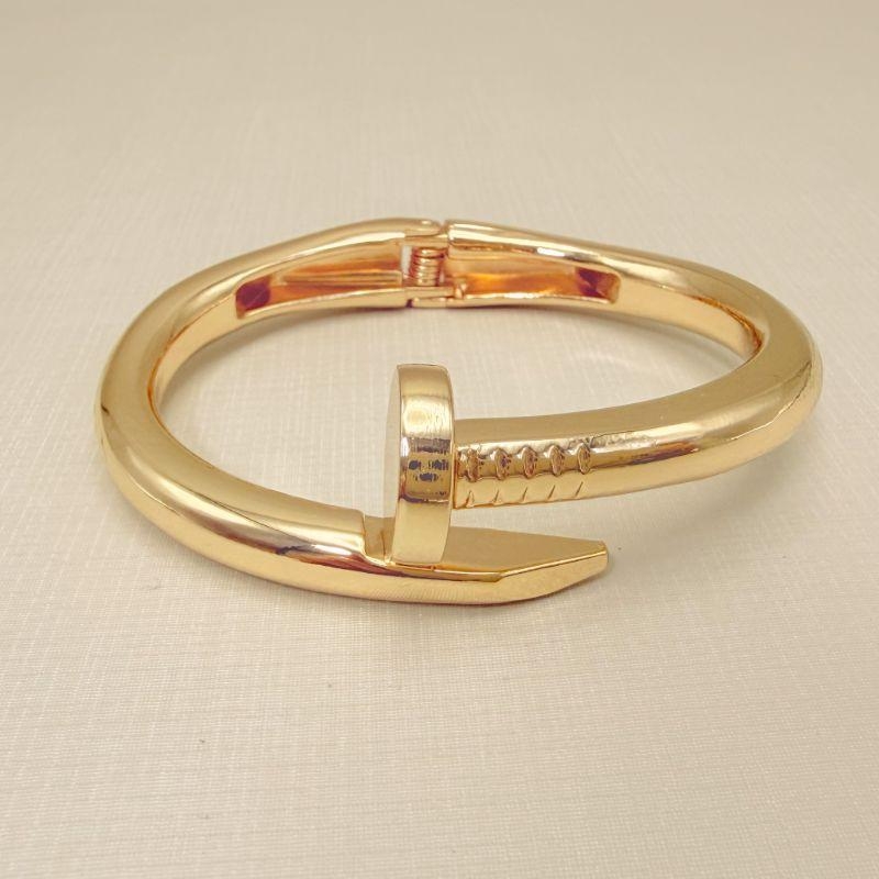 04.0217.0.O - Bracelete de prego grosso liso.