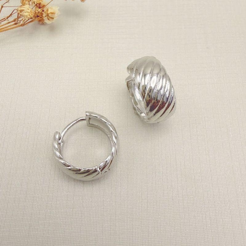 05.3131.0.B - Argola larga em efeito torcida simples