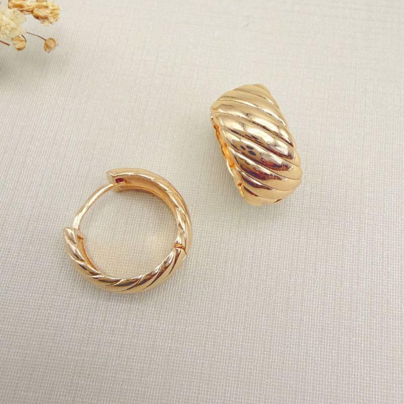 05.3131.0.O - Argola larga em efeito torcida simples