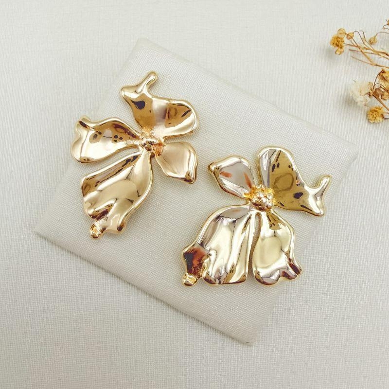 06.1354.0.O - Brinco de formato flor de orquídea lisa