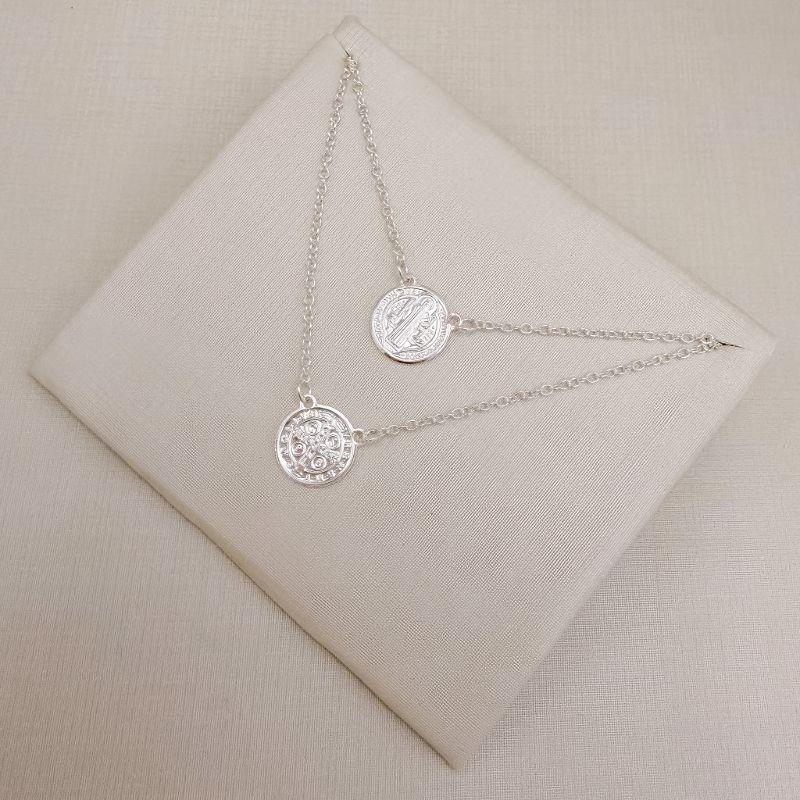 09.2061.0.S - (60) Escapulário de São Bento e moeda