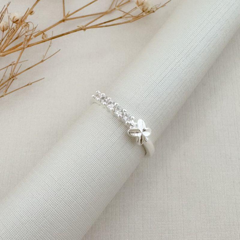 03.2435.1.S - (16) Anel de cinco zircônia com flor de Alhambra lisa