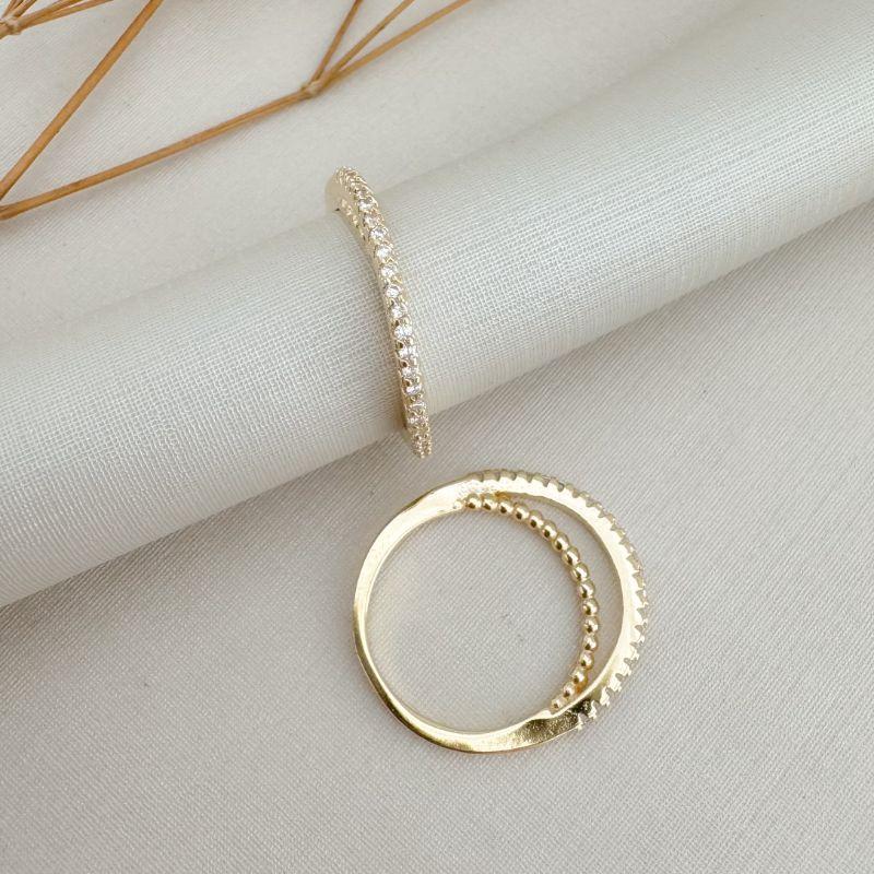 03.2439.1.O - (14) Anel de bolinhas lisas com uma linha alta cravejada por cima