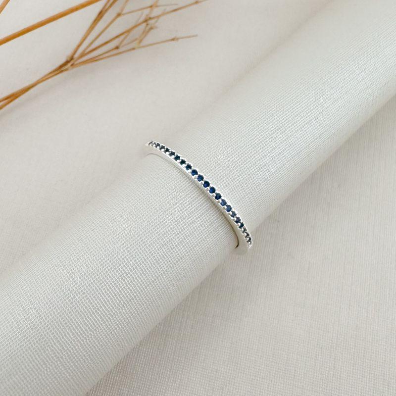 03.2444.4.S - (19) Anel estilo aparador de uma linha cravejada sem borda