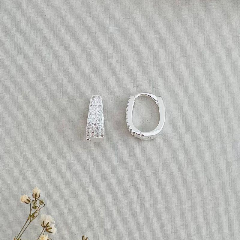 05.2836.1.S - Tam. M - Argola triangular de quatro/três colunas com borda reta