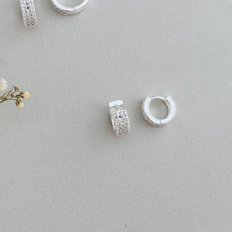 05.2841.1.S - Tam. P - Argola de duas colunas de cravação separada com borda em spikes