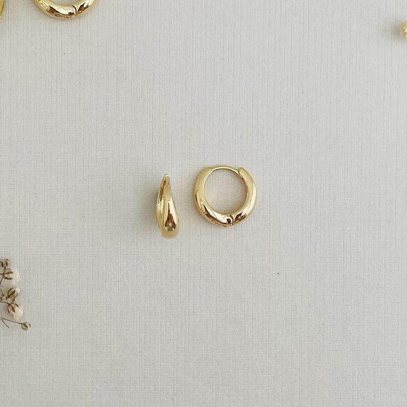 05.2848.0.O - Tam. M - Argola de estilo garra arredondada fina lisa