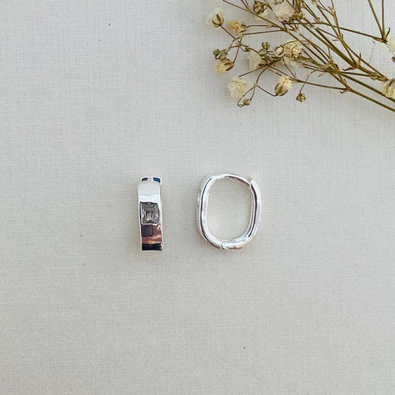 05.2851.1.S - Argola oval com pedra retangular frontal em tubo reto