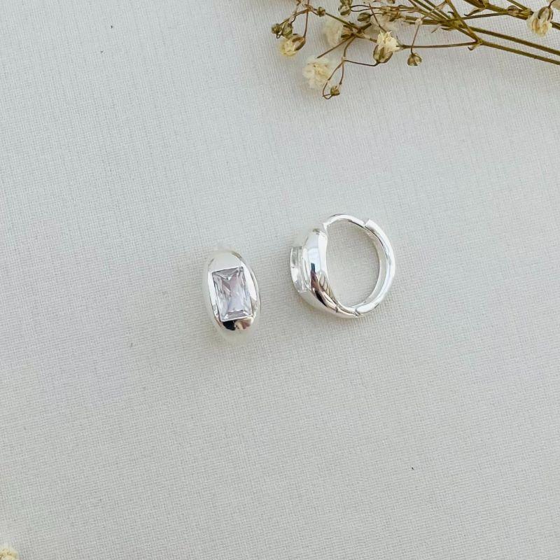 05.2853.1.S - Argola de uma pedra grande retangular em cravação gipsy forntal