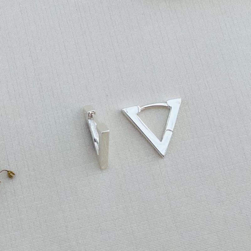 05.2863.0.S - Argola triangulo em tubo quadrado liso de borda reta