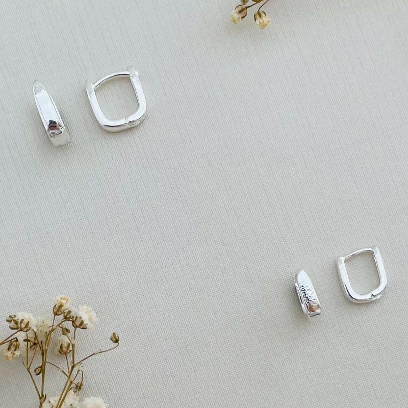 05.2881.0.S - Dupla de argolas retangular lisos com borda reta com detalhe ponta