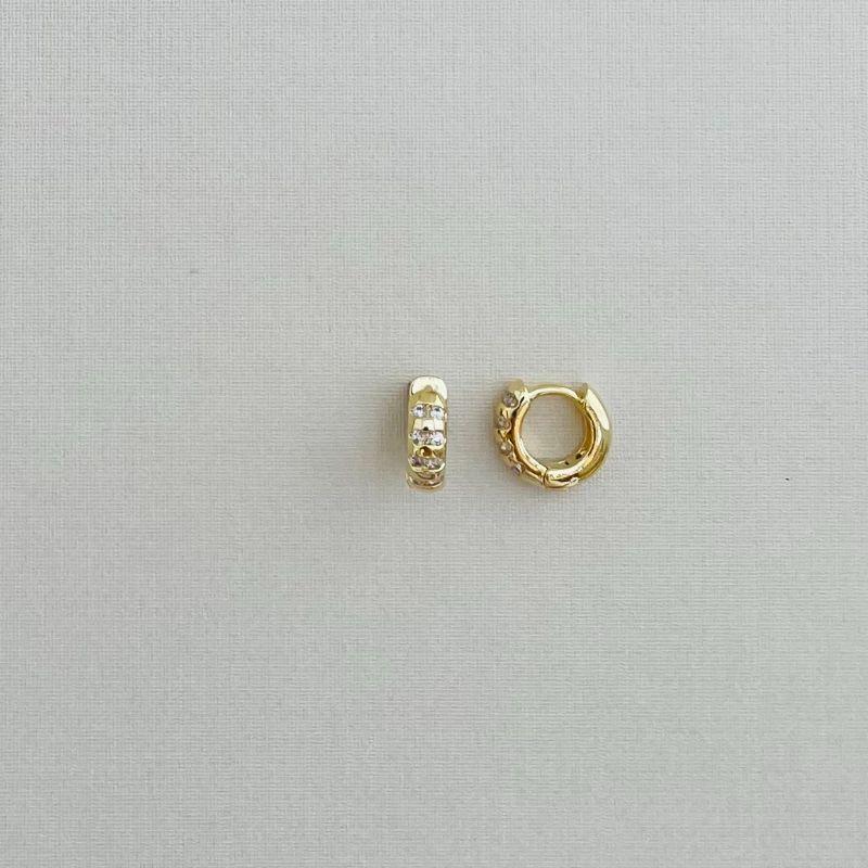 05.2892.1.O - (Tam. P) Argola de formato classico com barras horizontais cravejadas