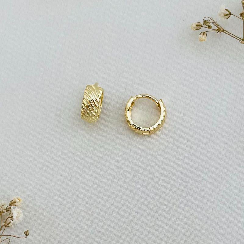 05.2898.0.O - Argola semi larga com efeito no tubo de ondas