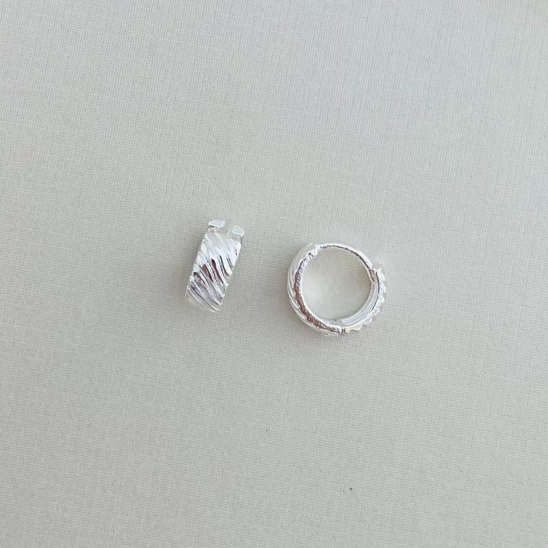 05.2898.0.S - Argola semi larga com efeito no tubo de ondas