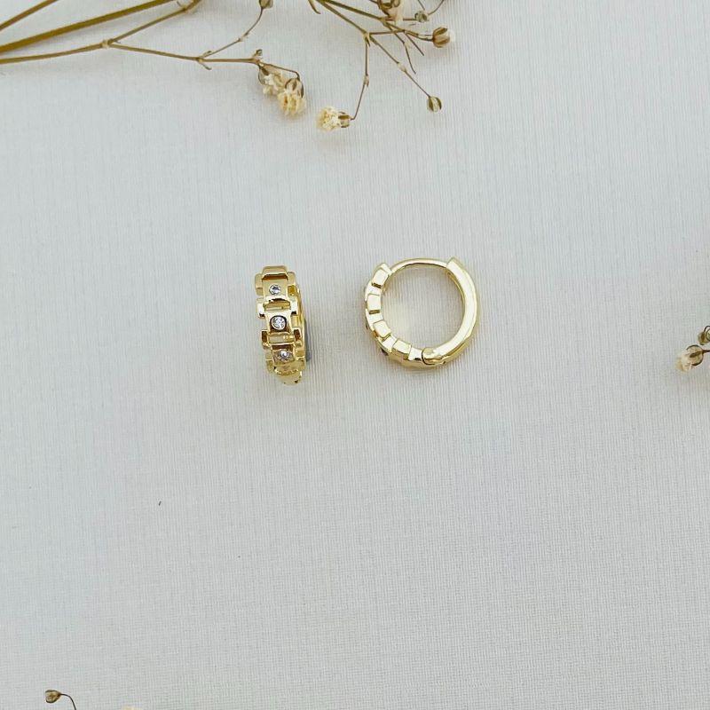 05.2899.1.O - Argola com parte frontal em efeito malha agrafe com pontos de luz