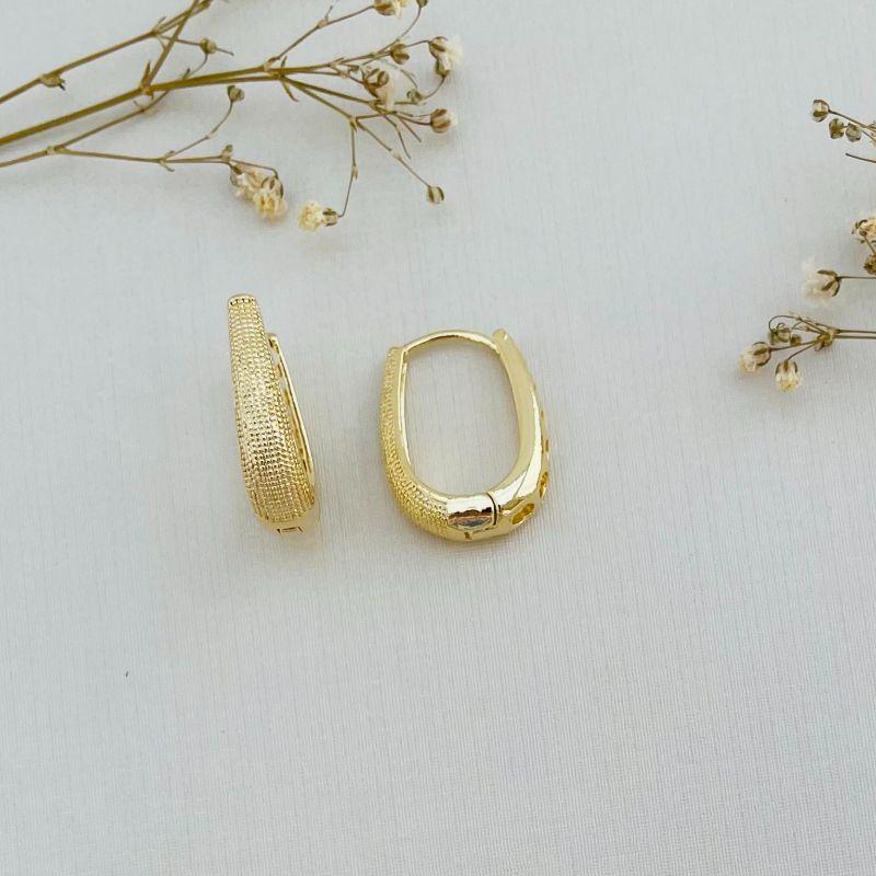 05.2900.0.O - Argola gavião longa com frontal em efeito em spikes