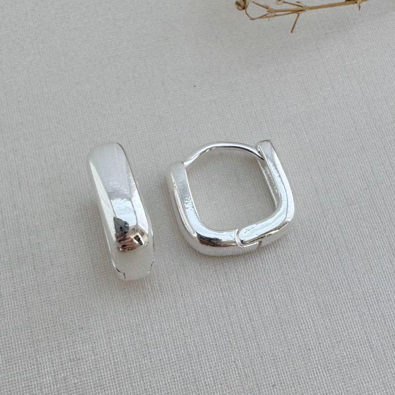 05.2903.0.S - (Tam. G) Argola quadrada demi larga de borda arredondada lisa