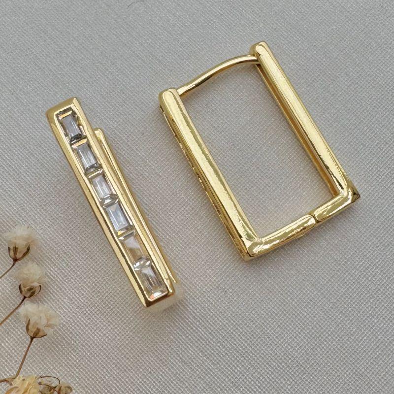 05.2912.1.O - (Tam. G) Argola quadrada com frontal de pedras retangulares com borda lisa