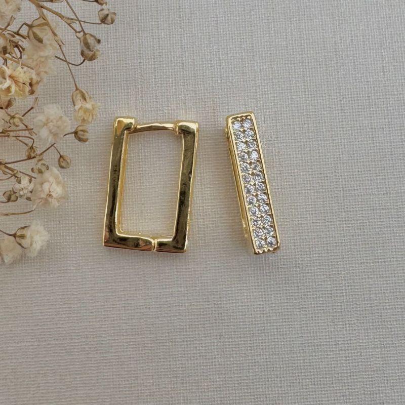 05.2920.1.O - (Tam. P) Argola retangular de duas colunas cravejadas com borda alta lisa