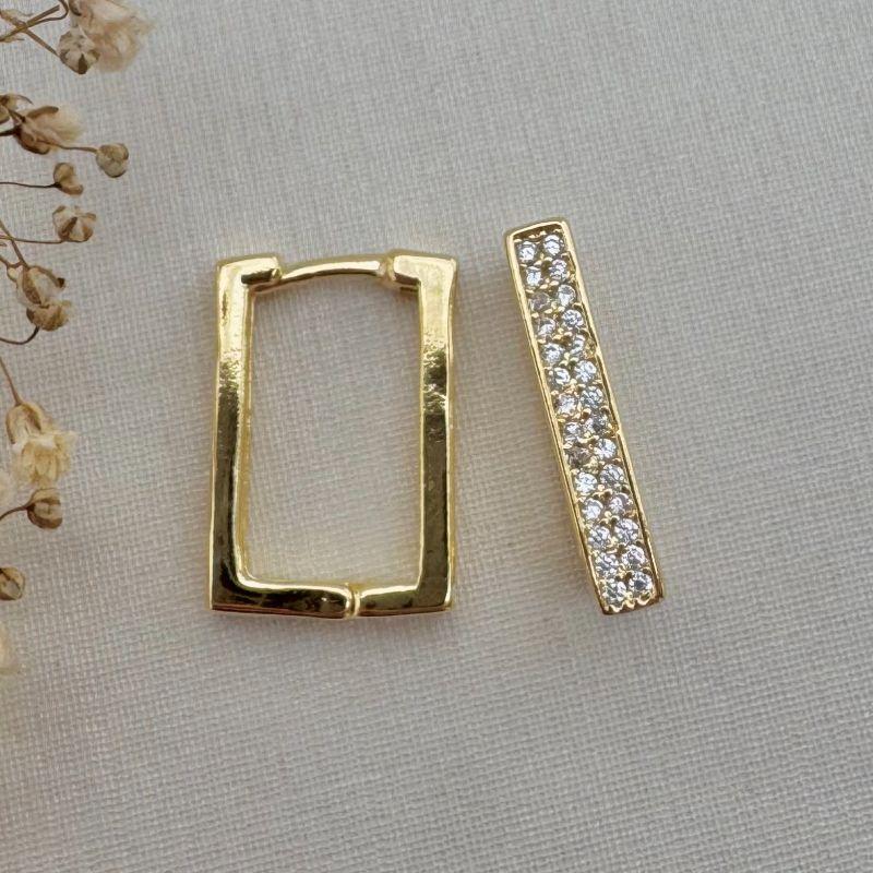 05.2921.1.O - (Tam. M) Argola retangular de duas colunas cravejadas com borda alta lisa