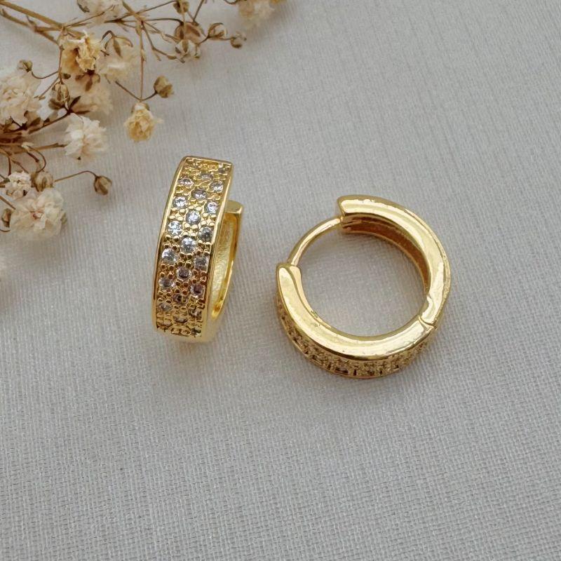 05.2924.1.O - (Tam. G) Argola retangular de duas colunas cravejadas com borda alta lisa