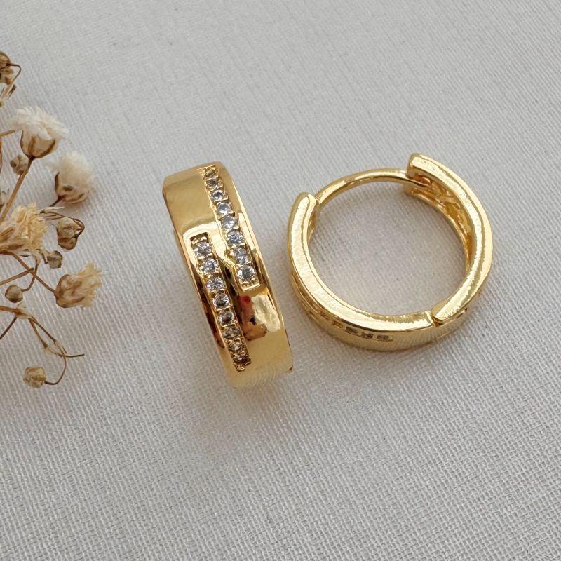 05.2932.1.O - Argola de duas colunas cravejadas em alturas assimétricas com borda reta