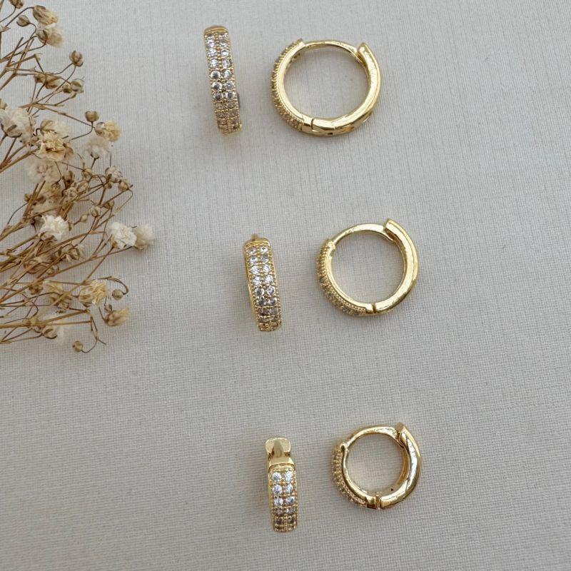 05.2937.1.O - Trio de argolas de duas colunas cravejadas simetrica de borda retas