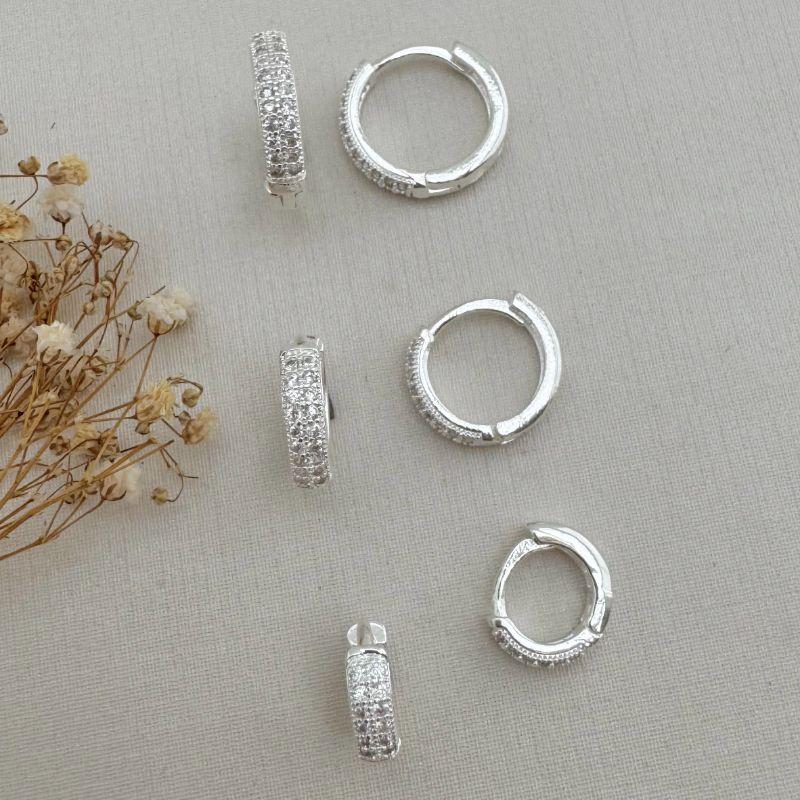 05.2937.1.S - Trio de argolas de duas colunas cravejadas simetrica de borda retas