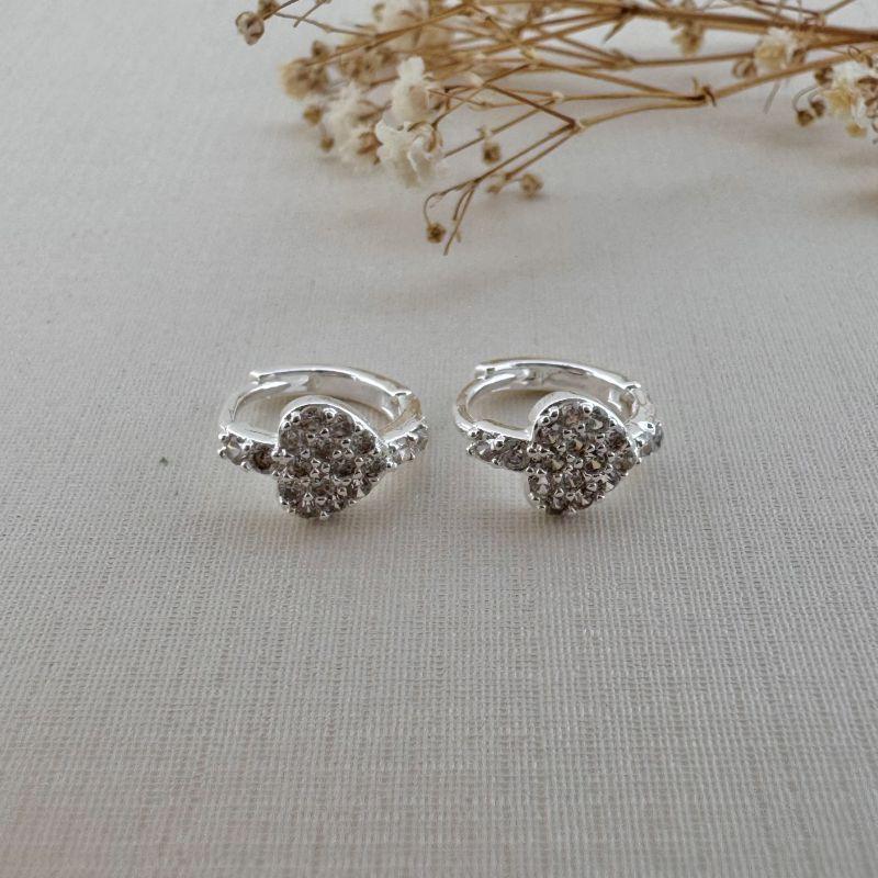 05.2941.1.S - Argola pequena solitaria de coração cravejado