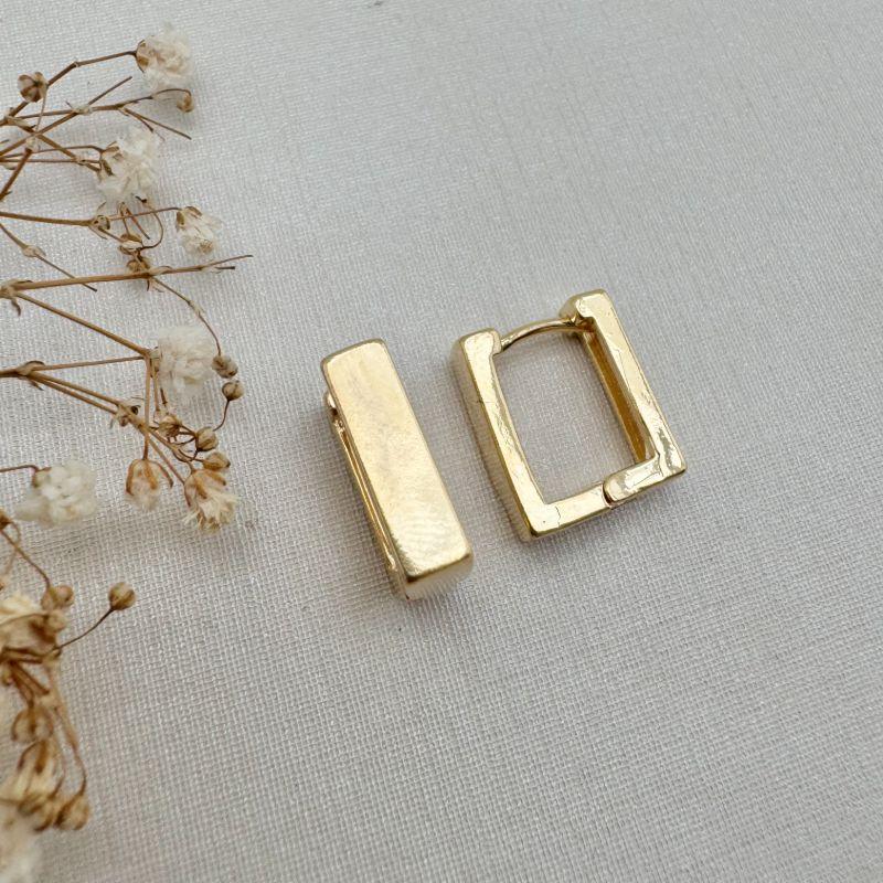 05.2949.0.O - (Tam. M) Argola retangular lisa com borda reta clássica