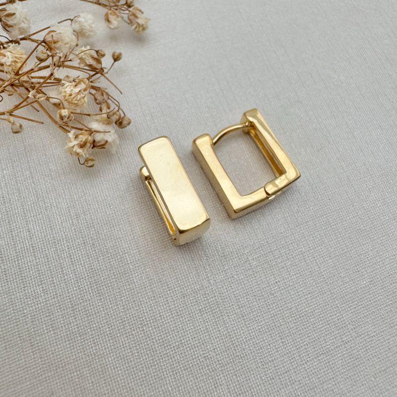 05.2950.0.O - (Tam. P) Argola retangular lisa com borda reta clássica