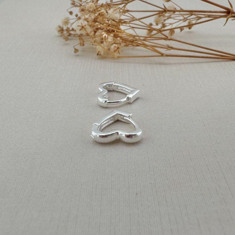 05.2953.0.S - Argola de coração lisa tamanho P