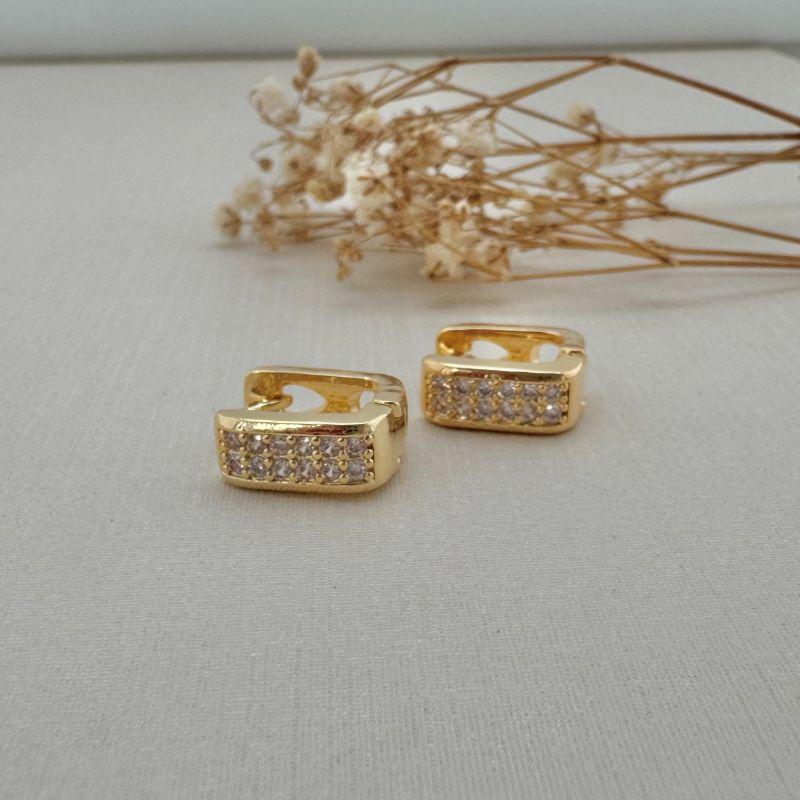 05.2960.1.O - Argola retangular com três colunas de zircônia tamanho P