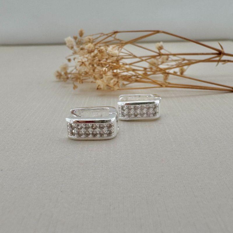 05.2960.1.S - Argola retangular com três colunas de zircônia tamanho P