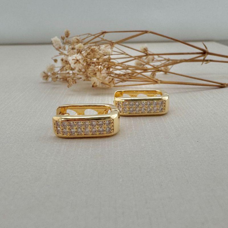 05.2961.1.O - Argola retangular com três colunas de zircônia tamanho M