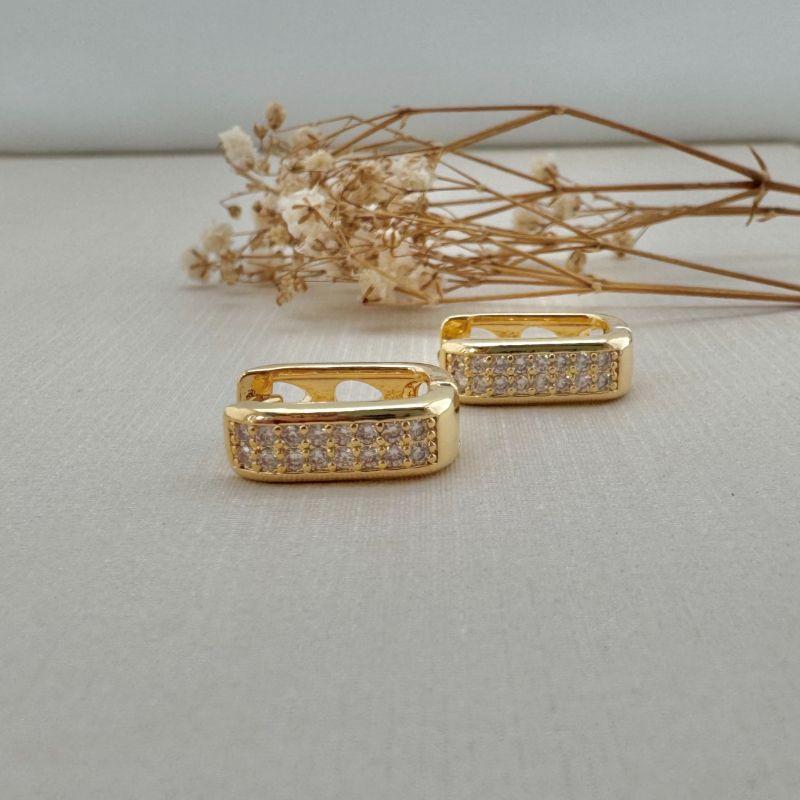 05.2962.1.O - Argola retangular com três colunas de zircônia tamanho G