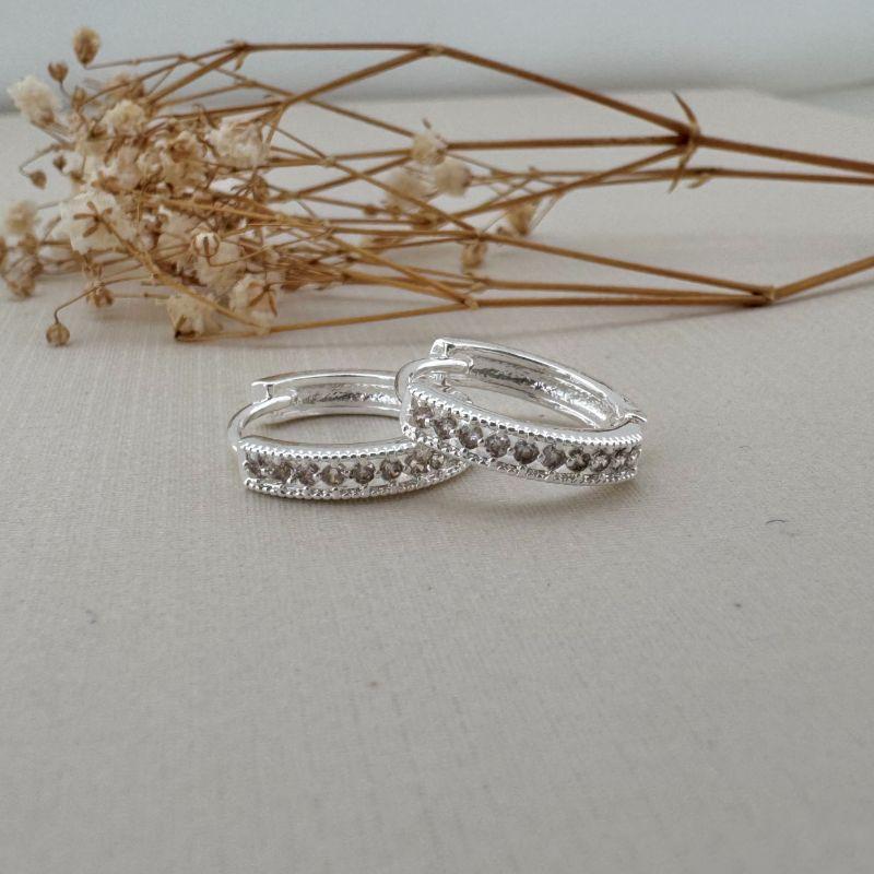 05.2969.1.S - Argola com uma coluna cravejada com borda separada em spike tamanho G