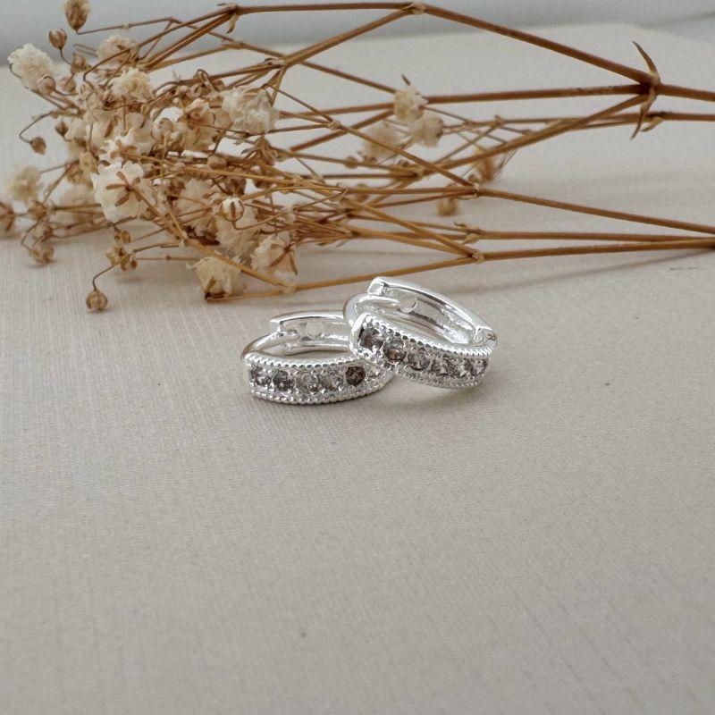 05.2974.1.S - Argola uma coluna cravejada de garras e borda larga em spike tamanho P