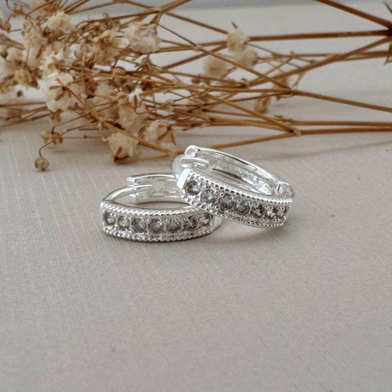 05.2975.1.S - Argola uma coluna cravejada de garras e borda larga em spike tamanho M