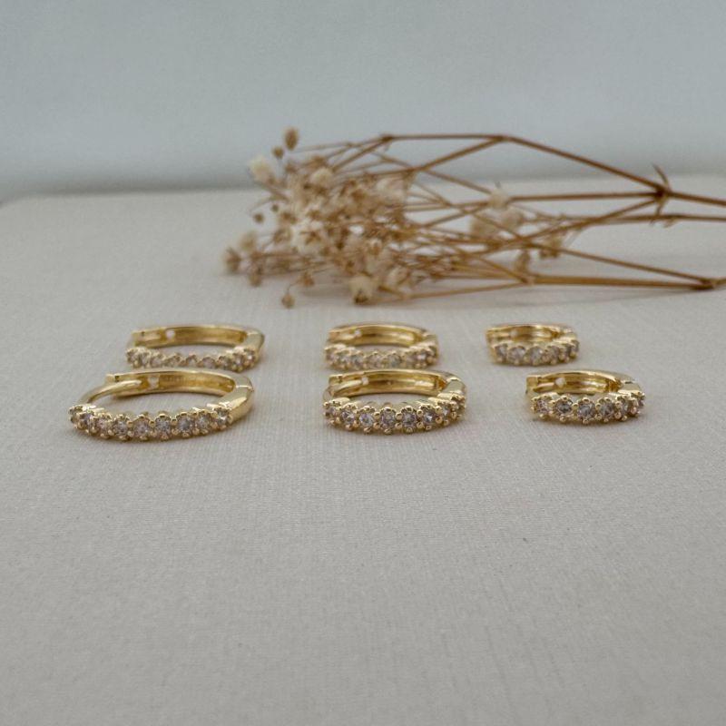 05.2977.1.O - Trio de argolas uma coluna de cravação 6 garras (Cravação margarida)